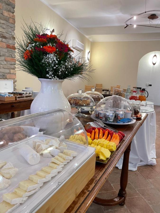 Albergo Castiglione Langhe Castiglione Tinella Bagian luar foto