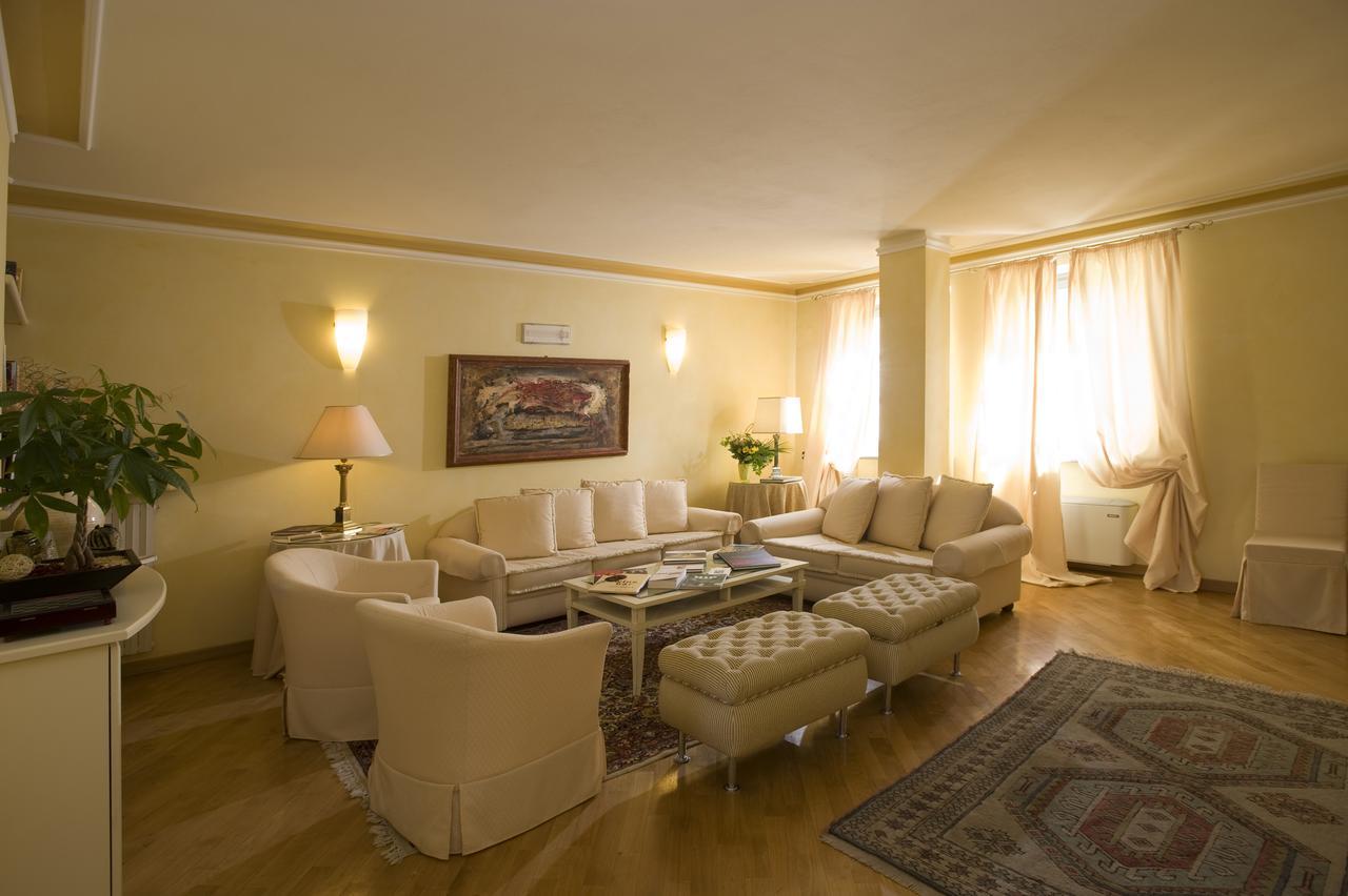 Albergo Castiglione Langhe Castiglione Tinella Bagian luar foto