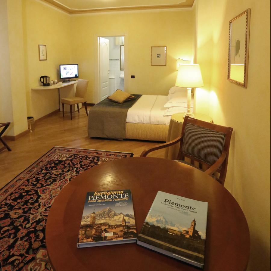 Albergo Castiglione Langhe Castiglione Tinella Bagian luar foto