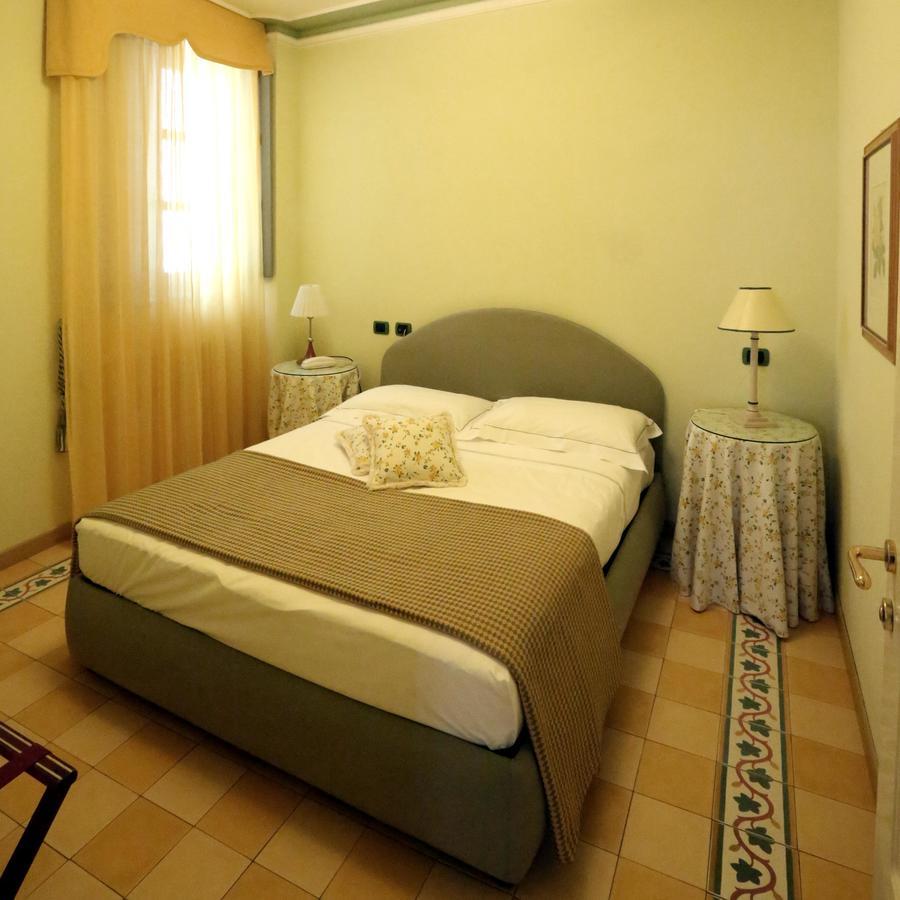 Albergo Castiglione Langhe Castiglione Tinella Bagian luar foto
