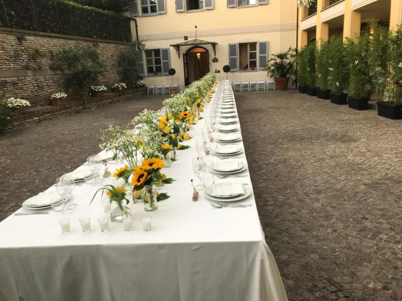 Albergo Castiglione Langhe Castiglione Tinella Bagian luar foto