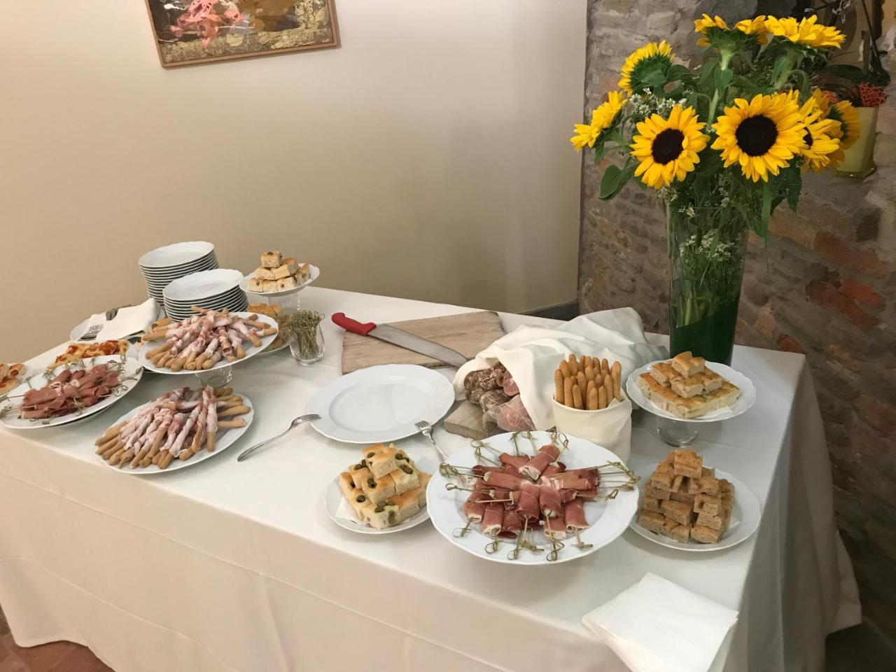 Albergo Castiglione Langhe Castiglione Tinella Bagian luar foto